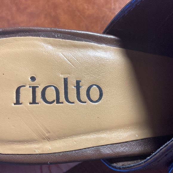 Rialto with mule hills . Brown Leather with a buckle on both shoes. Size 7/2 med - Picture 5 of 5